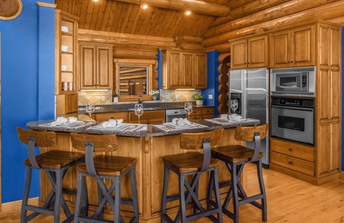 Pequot Lakes Cabina | NEW! Classic Lakeside Lodge with Luxury Amenities and Sunset Views