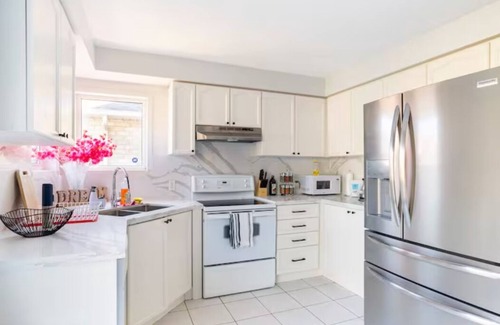 East Credit Casa | *NEW*Classy Inviting 4 Bedrm home near Toronto Pearson Airport Mississauga core