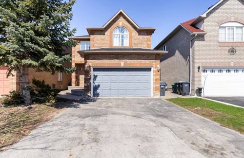 East Credit Casa | *NEW*Classy Inviting 4 Bedrm home near Toronto Pearson Airport Mississauga core