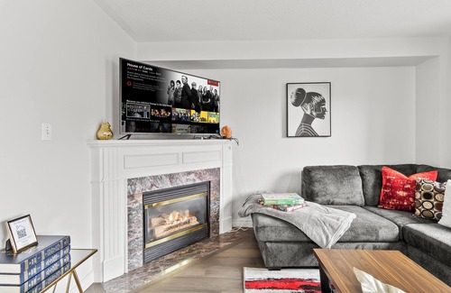 East Credit Casa | *NEW*Classy Inviting 4 Bedrm home near Toronto Pearson Airport Mississauga core