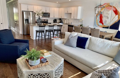 Oxford Condominio | Nuevo, limpio y espacioso 3 br / 3 .5 ba condominio Oxford!