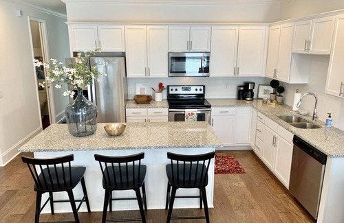 Oxford Condominio | Nuevo, limpio y espacioso 3 br / 3 .5 ba condominio Oxford!