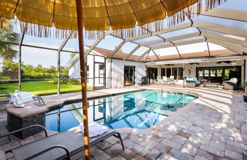 Palm River Estates Casa | NEW - Close to MERCATO & BEACH Designer Pool Home on Estate Lot! 3+bedrooms!