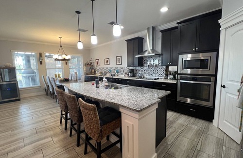 Corpus Christi Casa | NEW Coastal Bliss, Sleeps 11, Pet friendly, HEATED pool, GREEN light fishing!