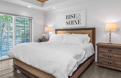 Lake Shore Casa | NEW! Coastal Elegance on Gull Lake