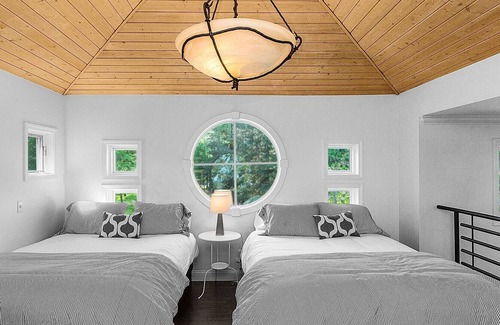 Lake Shore Casa | NEW! Coastal Elegance on Gull Lake