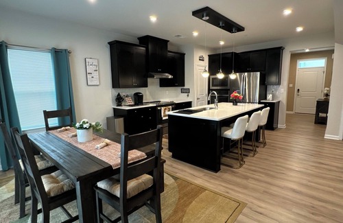 Delmar Casa | New Coastal Style 4-bedroom house in superb Delmar with fitness room, WiFi, AC