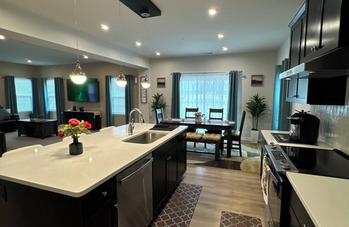 Delmar Casa | New Coastal Style 4-bedroom house in superb Delmar with fitness room, WiFi, AC