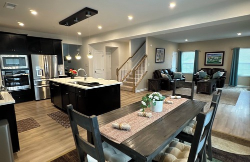 Delmar Casa | New Coastal Style 4-bedroom house in superb Delmar with fitness room, WiFi, AC