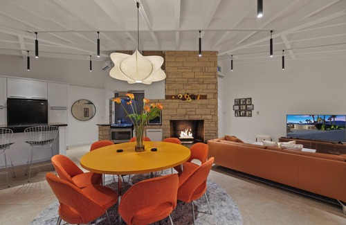 Sunrise Vista Chino Casa | New! Colony Retreat! Midcentury Gem! 4BR! Pool!FirePit! Views! Walk to DownTown!