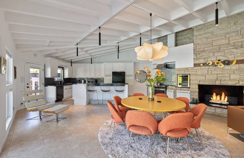 Sunrise Vista Chino Casa | New! Colony Retreat! Midcentury Gem! 4BR! Pool!FirePit! Views! Walk to DownTown!