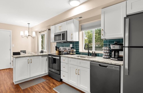 Roseville Apartamento | New! Comfortable 1BR Flat Near Downtown Roseville