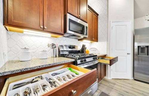 Houston Casa | New Comfortable 4 Bedroom Home in Houston, TX