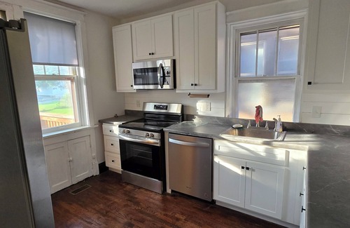 St. Louis Casa | New Comfy Cottage, 2BD1.5BA, Fenced Backyard, Pet Friendly