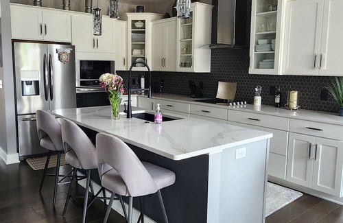 Crockery Township Condominio | New condo on large swimming pond with double kayak