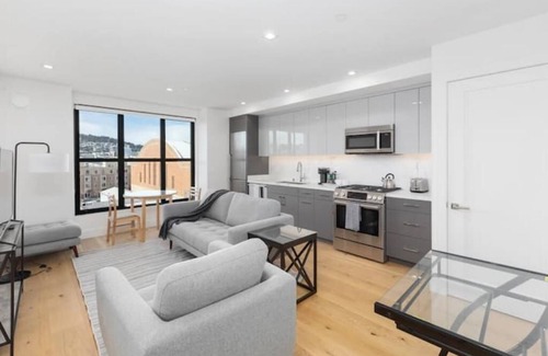 Mission District Apartamento | New condo w Rooftop Deck & A/C - San Francisco Life Real Estate