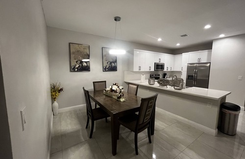 West Park Casa | New Construction clean 3 Bedroom 2 full Bathroom , Fully equipped kitchen