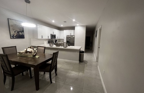 West Park Casa | New Construction clean 3 Bedroom 2 full Bathroom , Fully equipped kitchen