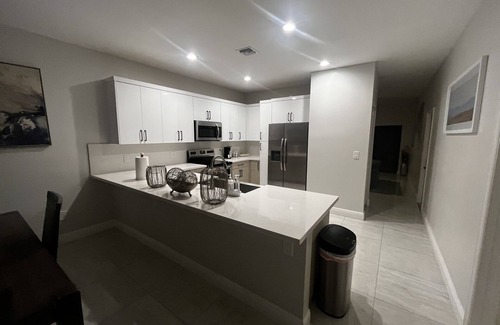 West Park Casa | New Construction clean 3 Bedroom 2 full Bathroom , Fully equipped kitchen