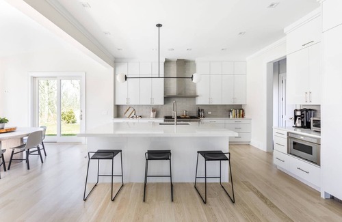 East Hampton Casa | New Construction, Designer furnished Home
