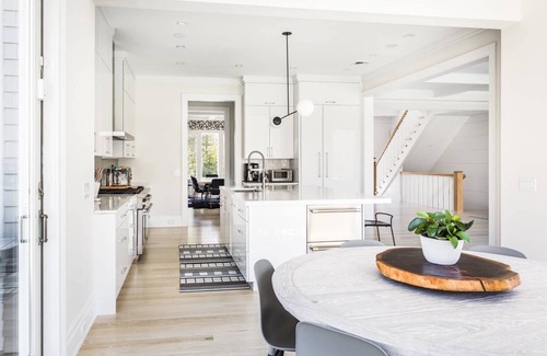 East Hampton Casa | New Construction, Designer furnished Home