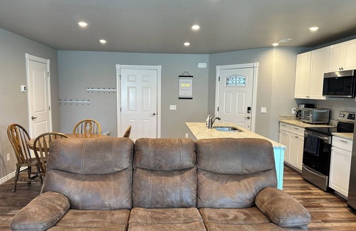 Evergreen Casa | New construction! Duplex, 30 min to Glacier National Park.