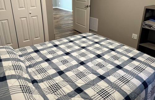 Evergreen Casa | New construction! Duplex, 30 min to Glacier National Park.