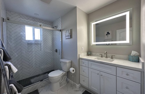 Park Mesa Heights Cabaña | New Construction fully furnished cottage home in Central LA, near SoFi Stadium.