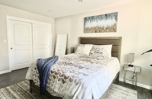Park Mesa Heights Cabaña | New Construction fully furnished cottage home in Central LA, near SoFi Stadium.