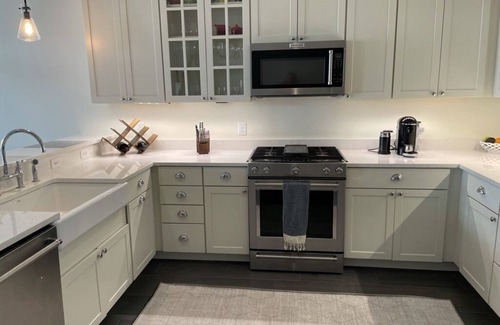 Warren Condominio | NEW CONSTRUCTION, modern mountainside condo, steps from the slopes at Sugarbush!