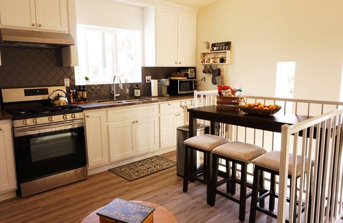 Harbor Apartamento | * NUEVA CONSTRUCCIÓN * Sun Splashed 2b King bed w / pool by LAX