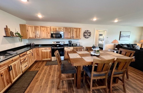 Nancy Casa | NEW CONSTRUCTION! The Bluegrass Cottage. 1.3 miles to Lee's Ford Marina/Ramp