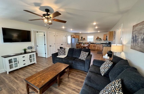 Nancy Casa | NEW CONSTRUCTION! The Bluegrass Cottage. 1.3 miles to Lee's Ford Marina/Ramp