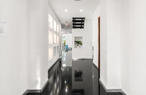 Fort Lauderdale Casa | New construction 2 story Villa jacuzzi pool luxury
