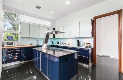 Fort Lauderdale Casa | New construction 2 story Villa jacuzzi pool luxury