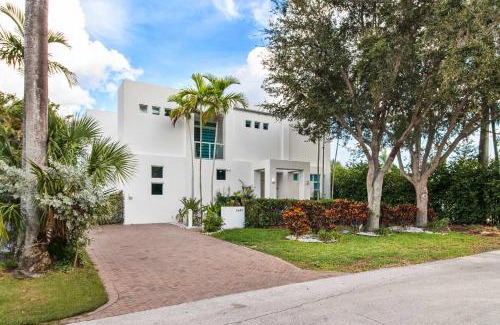 Fort Lauderdale Casa | New construction 2 story Villa jacuzzi pool luxury