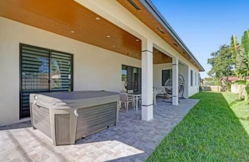 Sunset Casa | New Construction Villa HotTub Heated Pool Gameroom