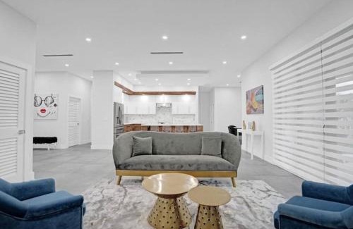 Sunset Casa | New Construction Villa HotTub Heated Pool Gameroom