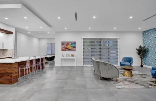 Sunset Casa | New Construction Villa HotTub Heated Pool Gameroom