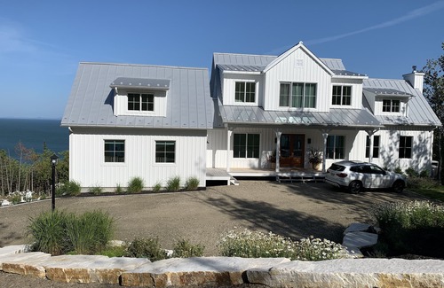 Saint Irenee Villa | New construction! Villa La Sereine