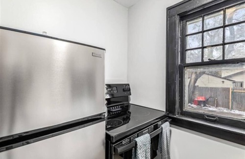 Hazel Park Apartamento | New! Contemporary 1BR Haven, Private & Pristine