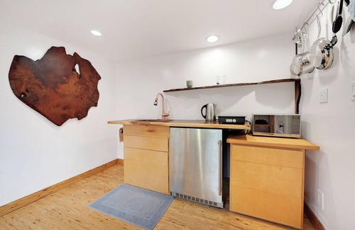 Rio Nido Apartamento | NUEVA Suite Moderna-Invitados de Robaire en Guerneville/Rio Nido/Russian River