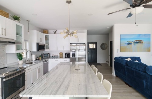 Preston Casa | New contemporary lakefront home with breathtaking views w/fun water activities!