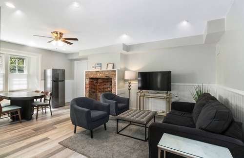 Fifth Ward Casa | New! Cornerstone by Bellvue Ave, The Breakers and World Famous Cliff Walk - 1BR