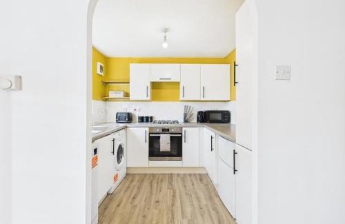 Bishop's Cleeve Casa | NEW Cornfields Property by Signature Stays