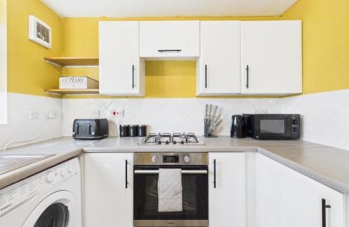 Bishop's Cleeve Casa | NEW Cornfields Property by Signature Stays