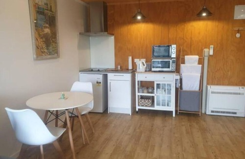 Porirua Apartamento | New, Cosy & Private 1-Bedroom & Living Flat