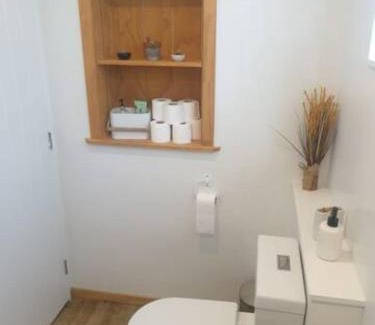 Porirua Apartamento | New, Cosy & Private 1-Bedroom & Living Flat