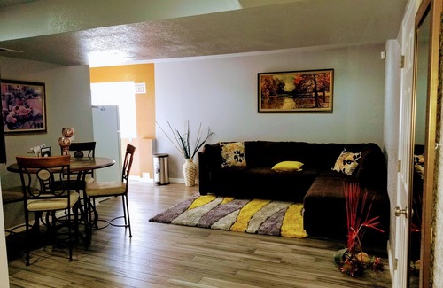 Green Valley Ranch Apartamento | Nuevo acogedor sótano de huelga