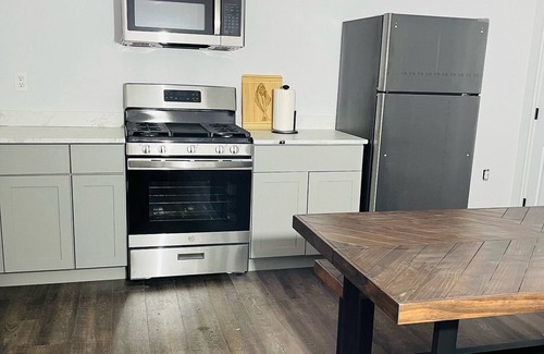 Coffman Cove Cabaña | New cottage Steps from the Harbor Weekly Rental Includes Covered Boat and Truck